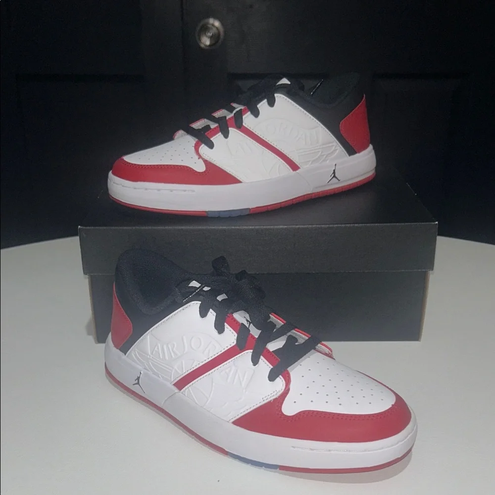 Jordan Nu Retro 1 Low “Varsity Red White Black” Youth Size 7Y - Picture 1 of 12